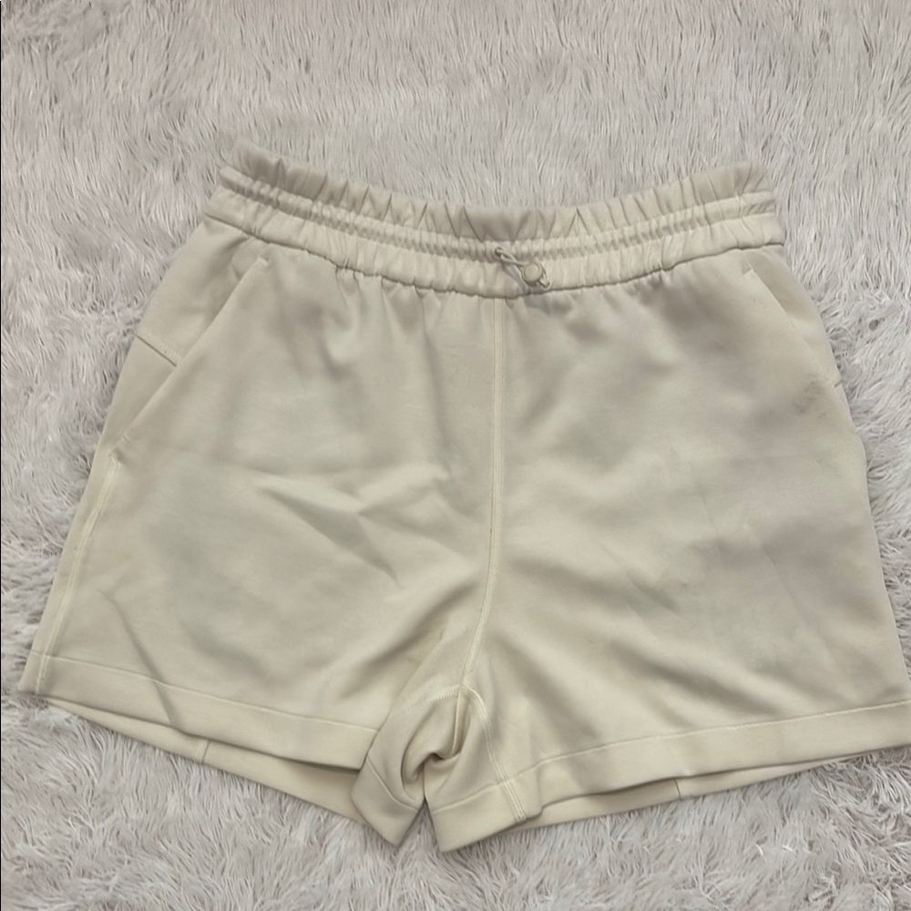 Lululemon Athletica Cream Athletic Shorts with Elastic Waistband